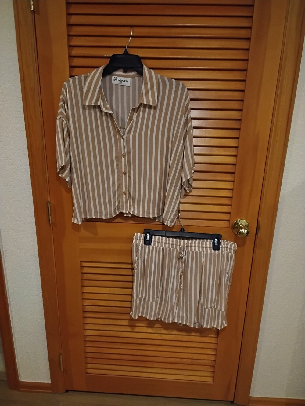 NWT Cute Lightweight 2 Piece Striped Short Set Large